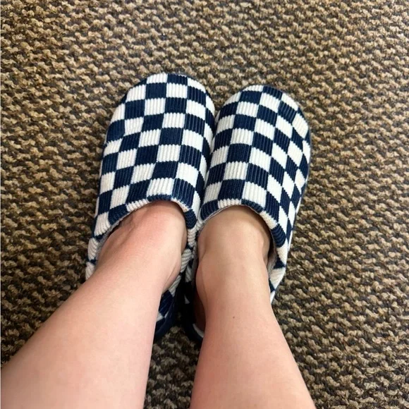 Well Worn Checkered Slip-On Fuzzy Slippers - Picture 6 of 6
